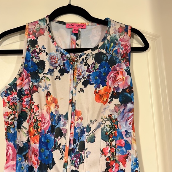 Floral print Betsey Johnson dress. Size 4 - Picture 2 of 2